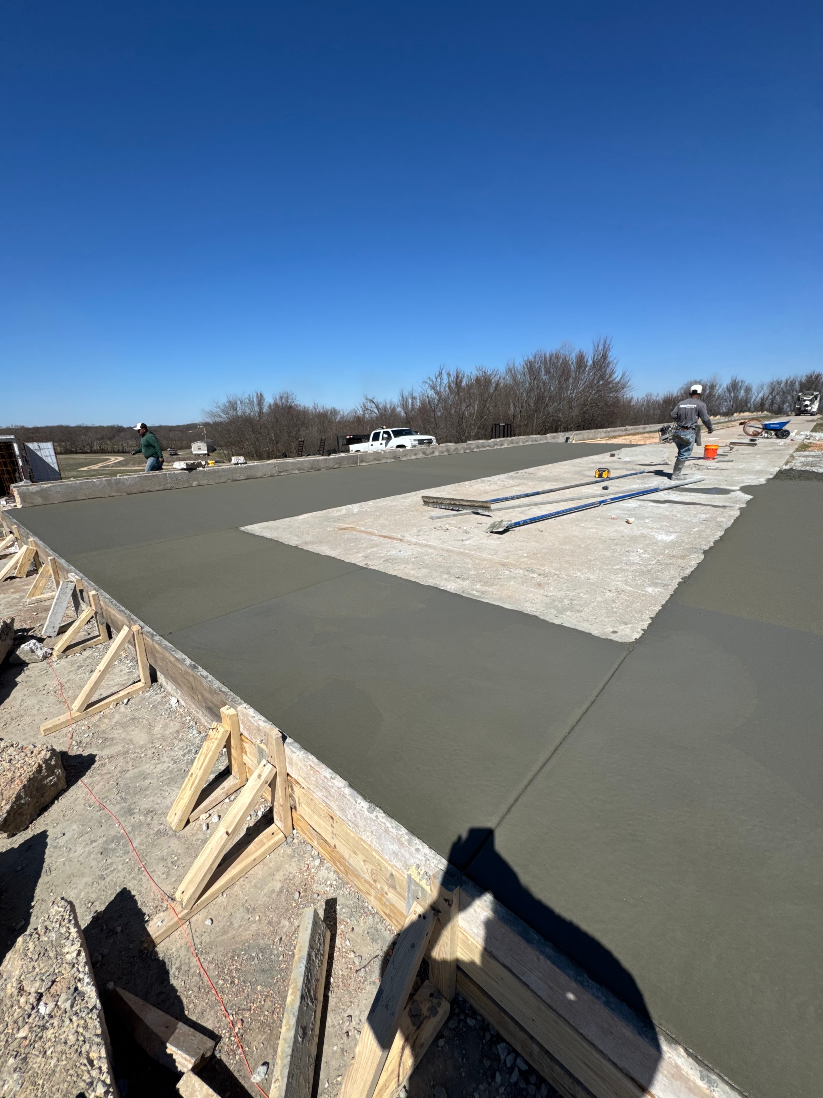 Block wall construction with mortar and rebar reinforcement
