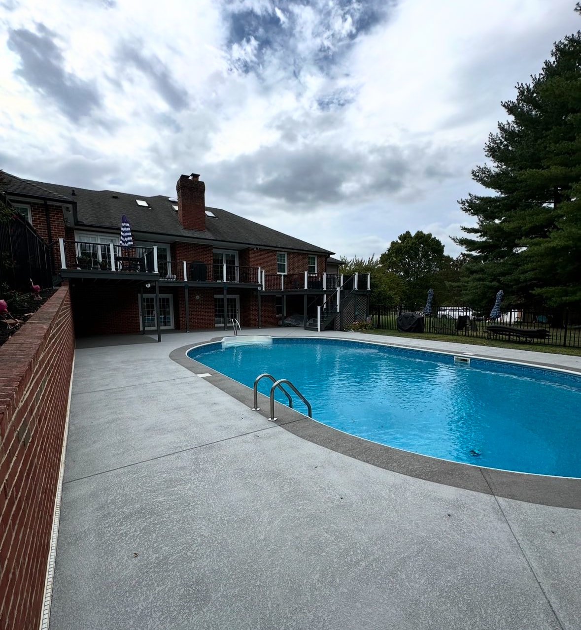 Pool surround concrete pour and finish